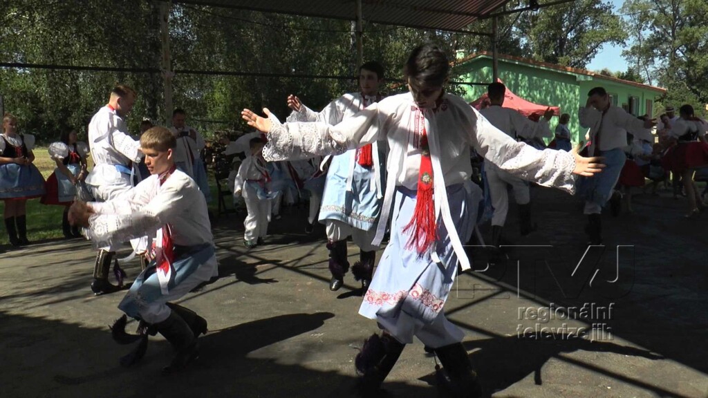 Krojovaní Kostičané se vydali na výlet, foto 08