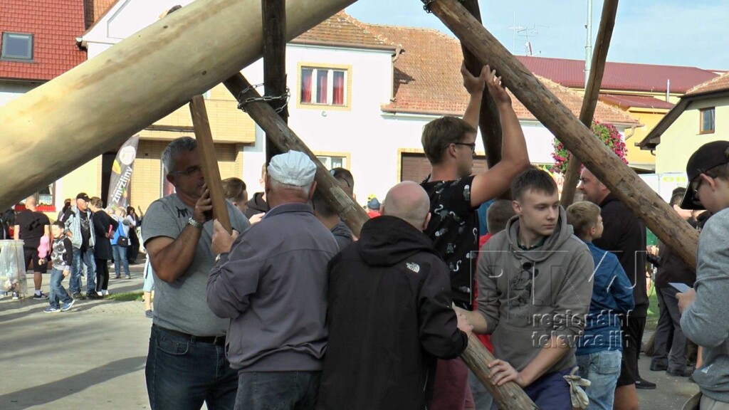 „Rázem“ … znělo hodovým náměstíčkem ve Velkých Bílovicích, foto 05
