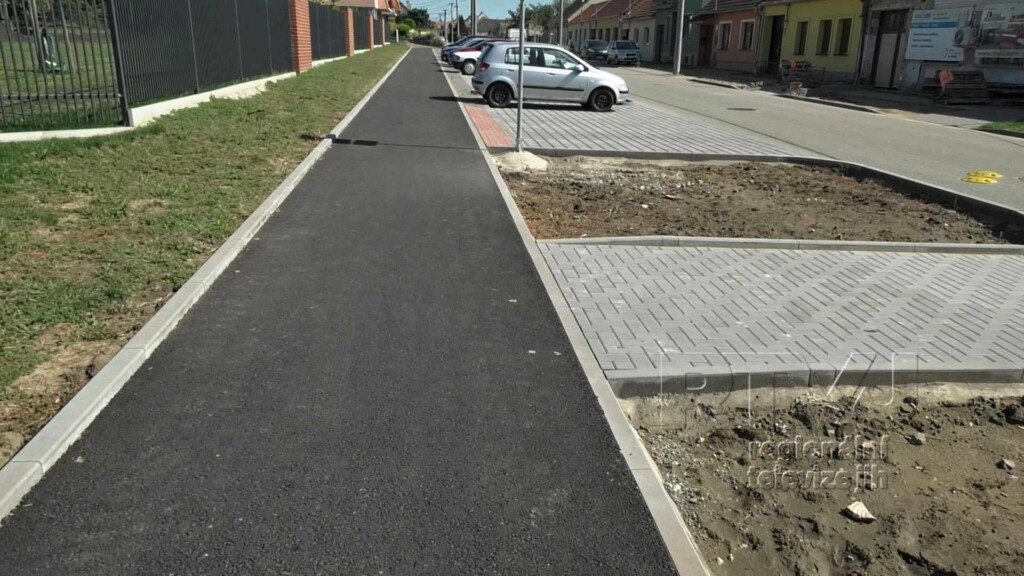 Komunikace u hřbitova v Kosticích je dokončena, foto 07