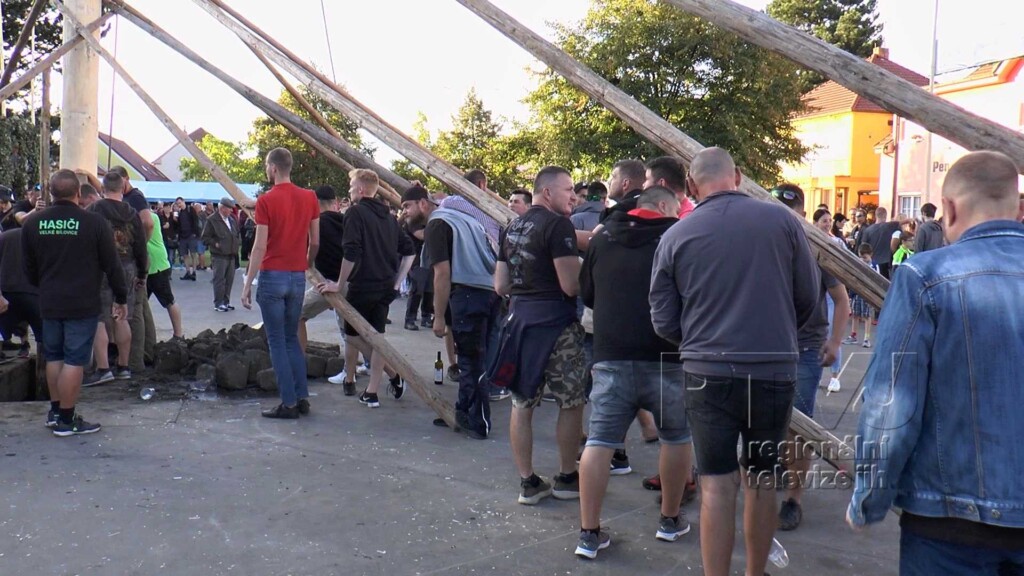 „Rázem“ … znělo hodovým náměstíčkem ve Velkých Bílovicích, foto 09