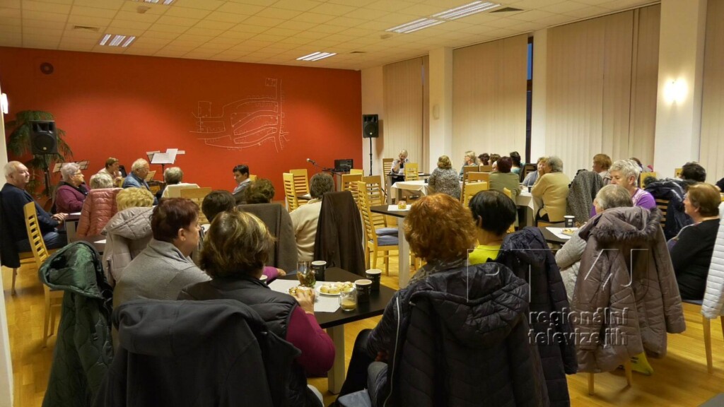 Krásný a bohatý program měla podzimní beseda se seniory v Kosticích, foto 01
