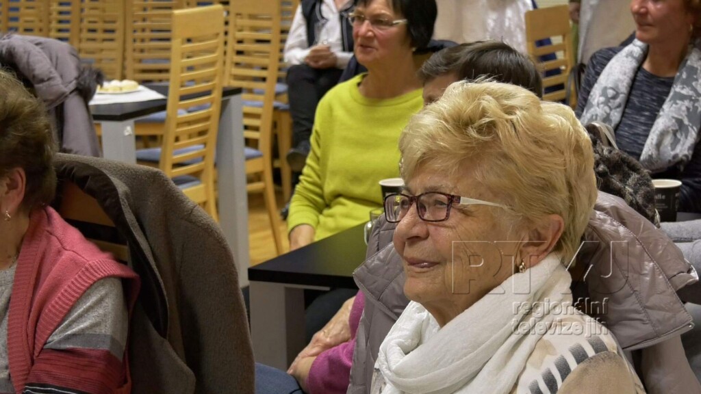 Krásný a bohatý program měla podzimní beseda se seniory v Kosticích, foto 04