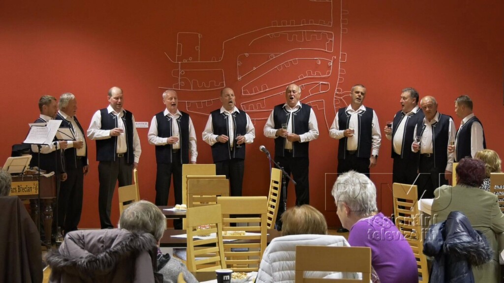 Krásný a bohatý program měla podzimní beseda se seniory v Kosticích, foto 08