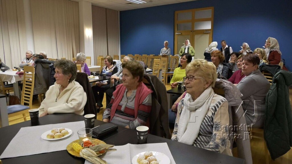 Krásný a bohatý program měla podzimní beseda se seniory v Kosticích, foto 10