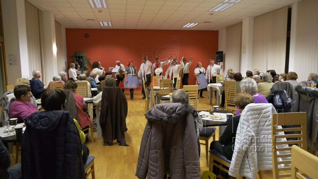 Krásný a bohatý program měla podzimní beseda se seniory v Kosticích, foto 12