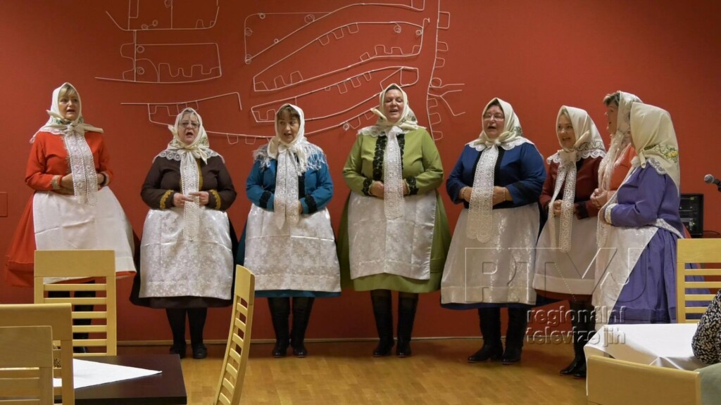 Krásný a bohatý program měla podzimní beseda se seniory v Kosticích, foto 13