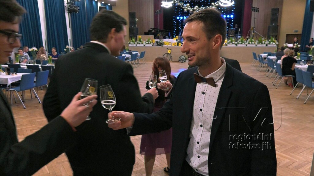 Reprezentační ples v Dubňanech v nádherném sále kulturního domu, foto 01