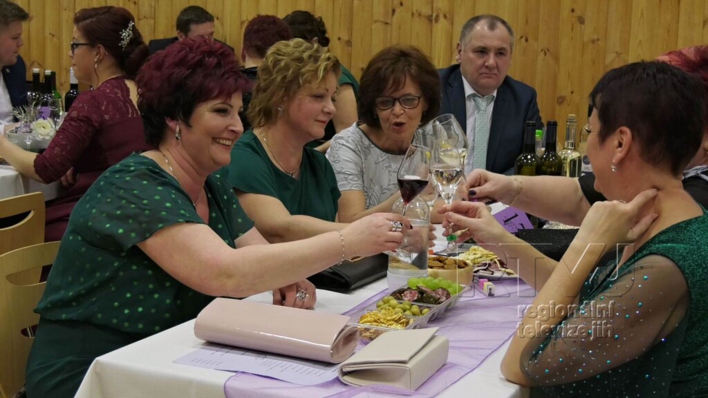 Vinařský ples v Hruškách s energickou osobností STARDANCE, foto 01