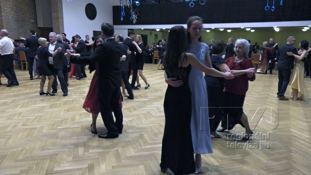 Dana Batulková a Jan Onder ze STARDANCE roztančili ples ve Velkých Bílovicích, foto 02