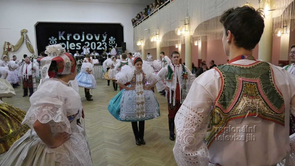 Lanžhotští stárci plesali ve velkém stylu, v tombole nechyběl ani divočák, foto 03