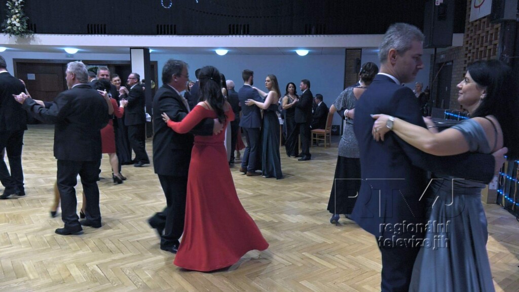 Dana Batulková a Jan Onder ze STARDANCE roztančili ples ve Velkých Bílovicích, foto 04