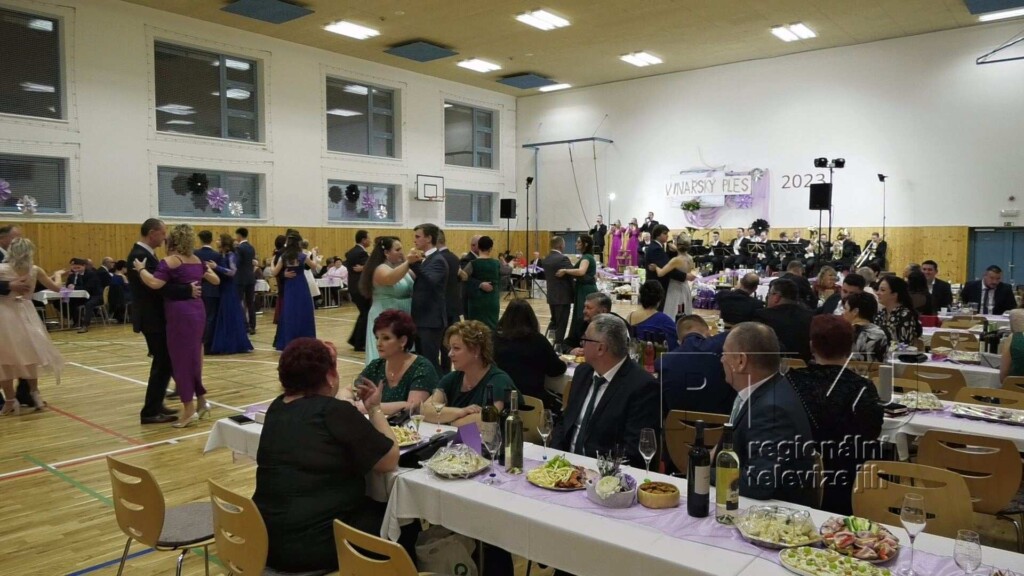 Vinařský ples v Hruškách s energickou osobností STARDANCE, foto 04