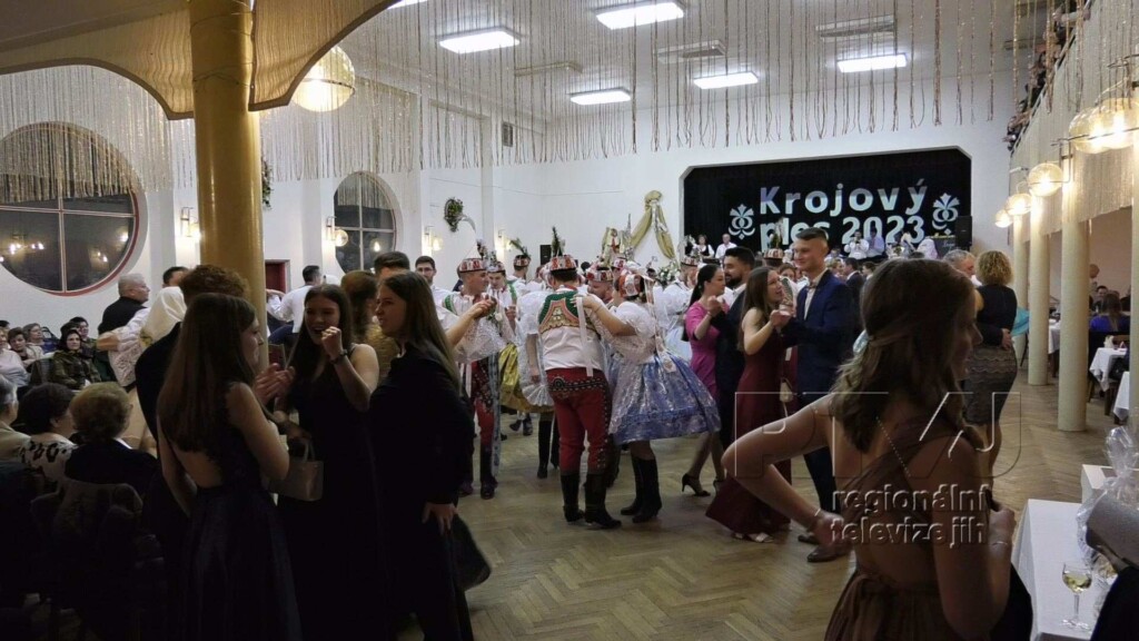 Lanžhotští stárci plesali ve velkém stylu, v tombole nechyběl ani divočák, foto 04