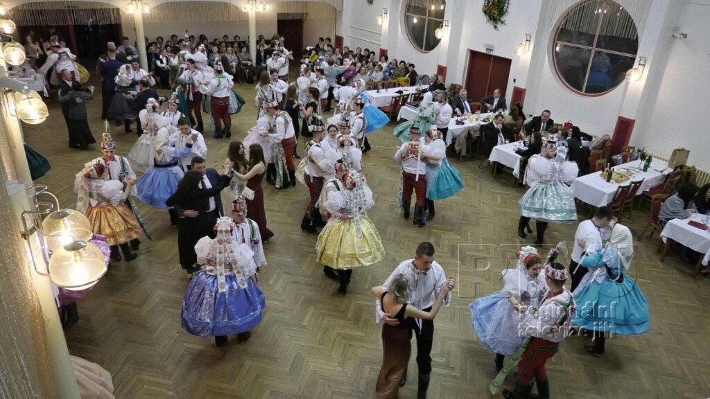 Lanžhotští stárci plesali ve velkém stylu, v tombole nechyběl ani divočák, foto 08