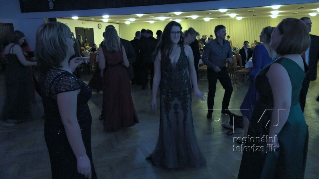 Dana Batulková a Jan Onder ze STARDANCE roztančili ples ve Velkých Bílovicích, foto 09