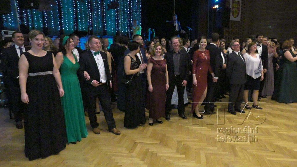 Dana Batulková a Jan Onder ze STARDANCE roztančili ples ve Velkých Bílovicích, foto 10