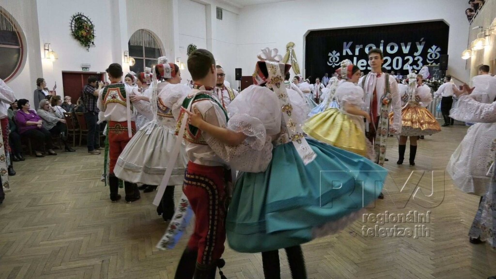 Lanžhotští stárci plesali ve velkém stylu, v tombole nechyběl ani divočák, foto 11