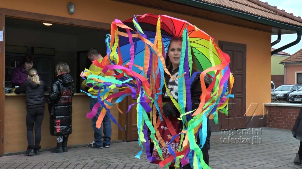 O originální masky nebyla na masopustní sobotu v Dolních Dunajovicích nouze, foto 02