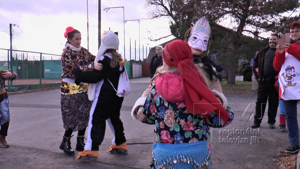 O originální masky nebyla na masopustní sobotu v Dolních Dunajovicích nouze, foto 07