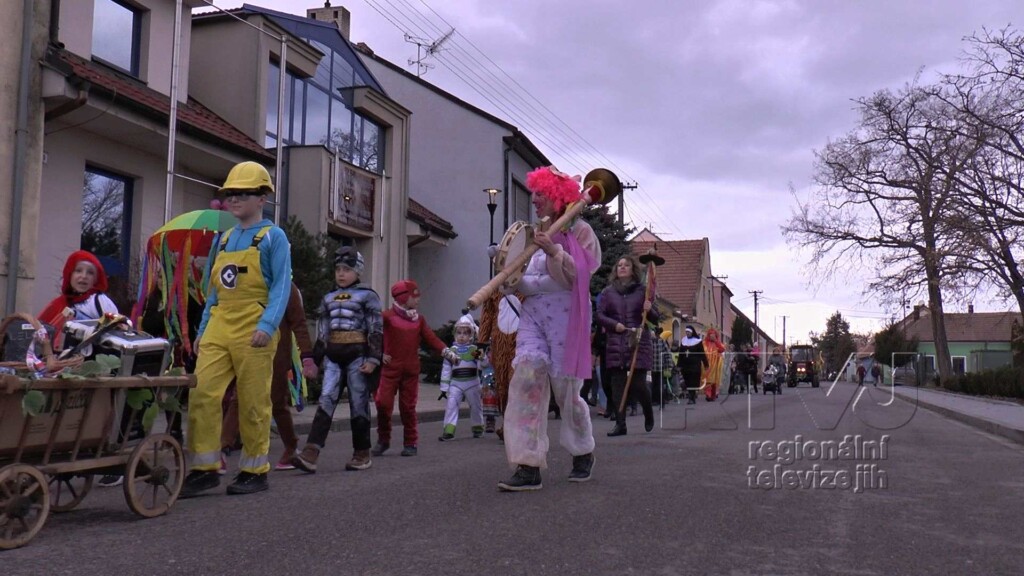 O originální masky nebyla na masopustní sobotu v Dolních Dunajovicích nouze, foto 09