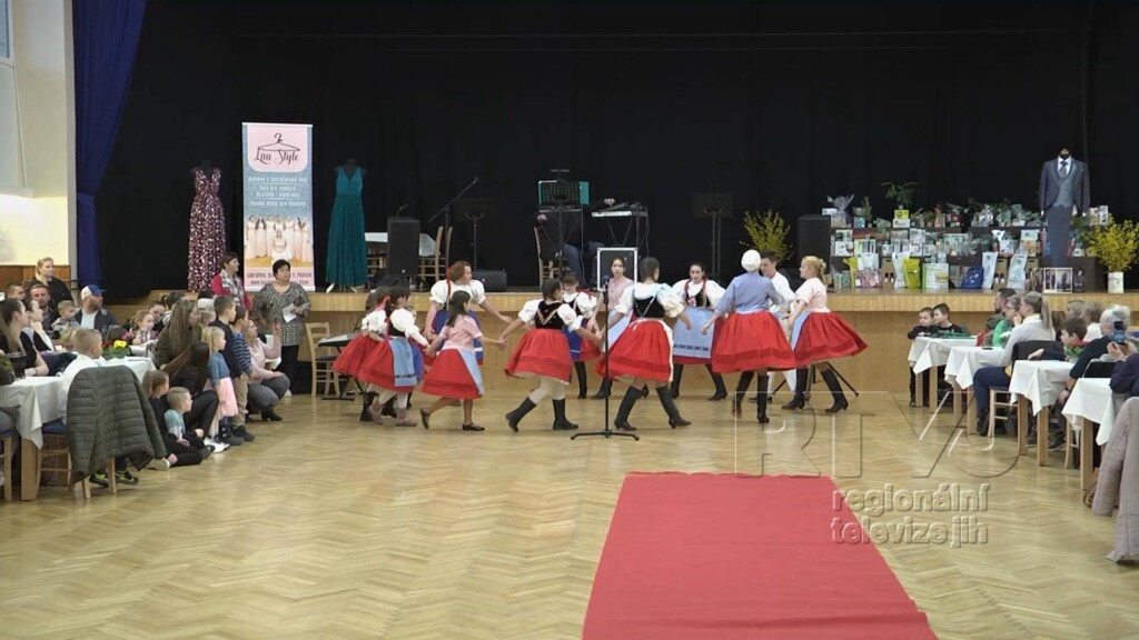 V Bulharech oslavili svátek žen módní přehlídkou, foto 01