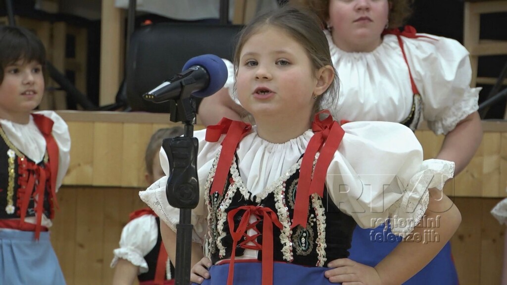V Bulharech oslavili svátek žen módní přehlídkou, foto 02