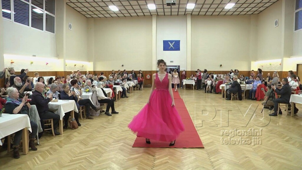 V Bulharech oslavili svátek žen módní přehlídkou, foto 05