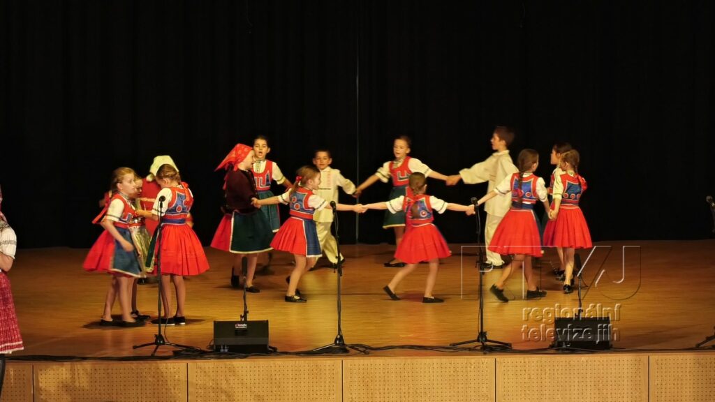 Krajská přehlídka dětských folklorních souborů tentokrát v Moravské Nové Vsi, foto 03