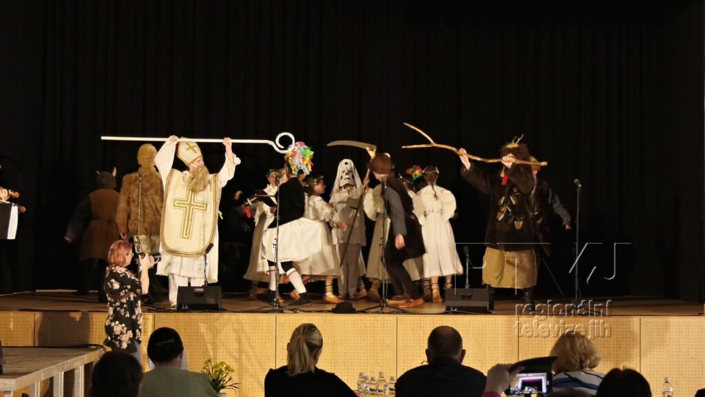 Krajská přehlídka dětských folklorních souborů tentokrát v Moravské Nové Vsi, foto 04
