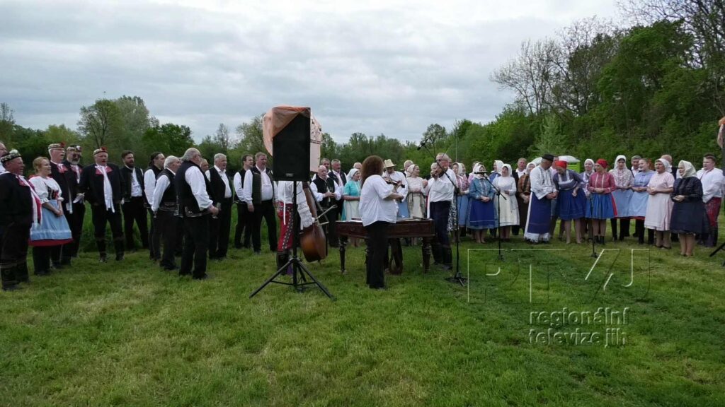 Pokosili, zazpívali, sklenku prázdnú nenechali, foto 11