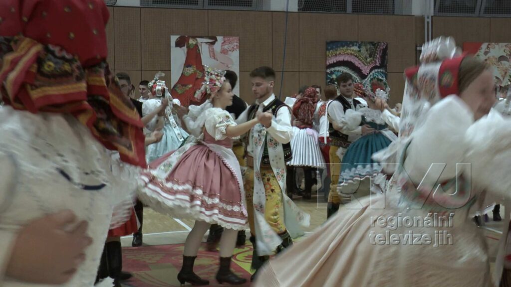 Ples v Moravské Nové Vsi navštívili krojovaní až ze Slovenska, foto 05
