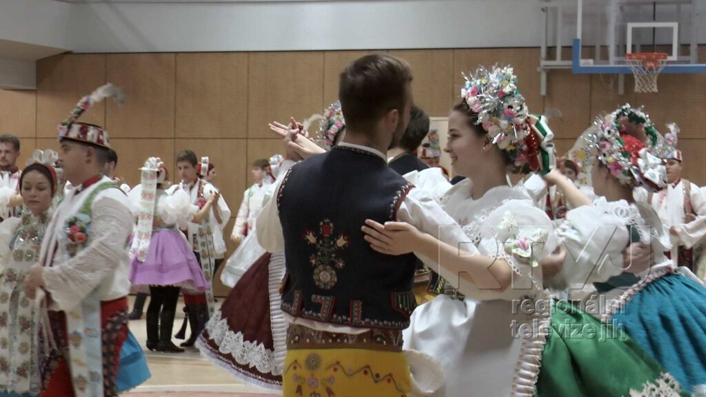 Ples v Moravské Nové Vsi navštívili krojovaní až ze Slovenska, foto 08