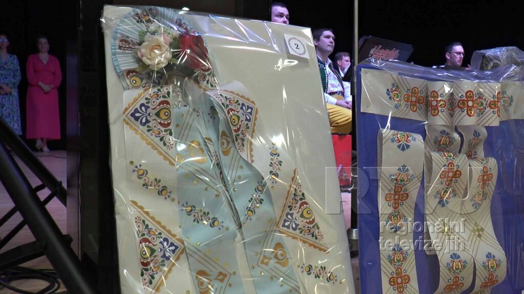 Ples v Moravské Nové Vsi navštívili krojovaní až ze Slovenska, foto 10