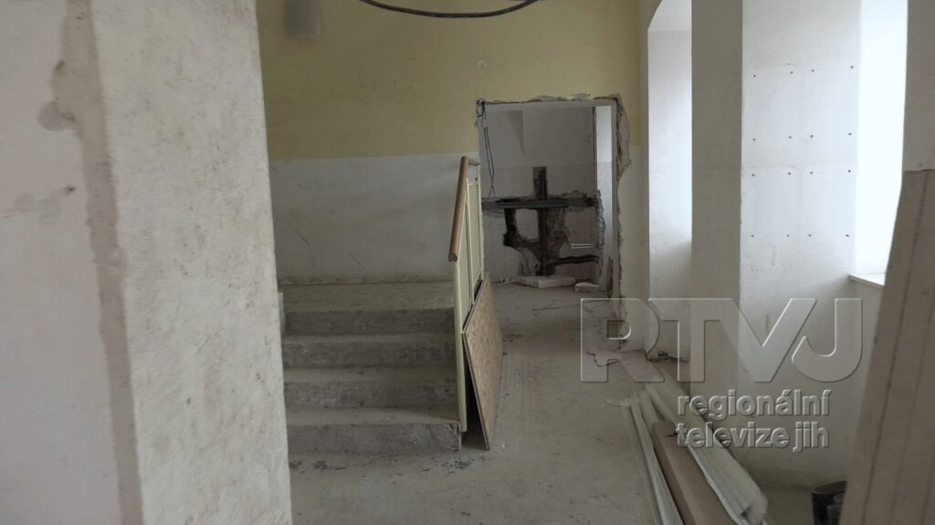 Moravská Nová Ves zahájila opravy na radnici i základní škole, foto 01