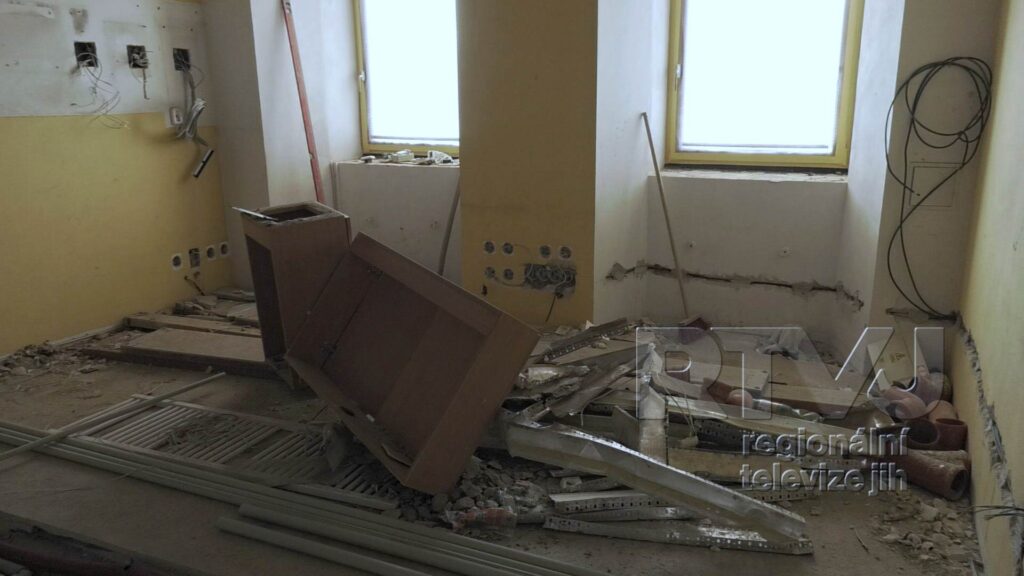 Moravská Nová Ves zahájila opravy na radnici i základní škole, foto 05