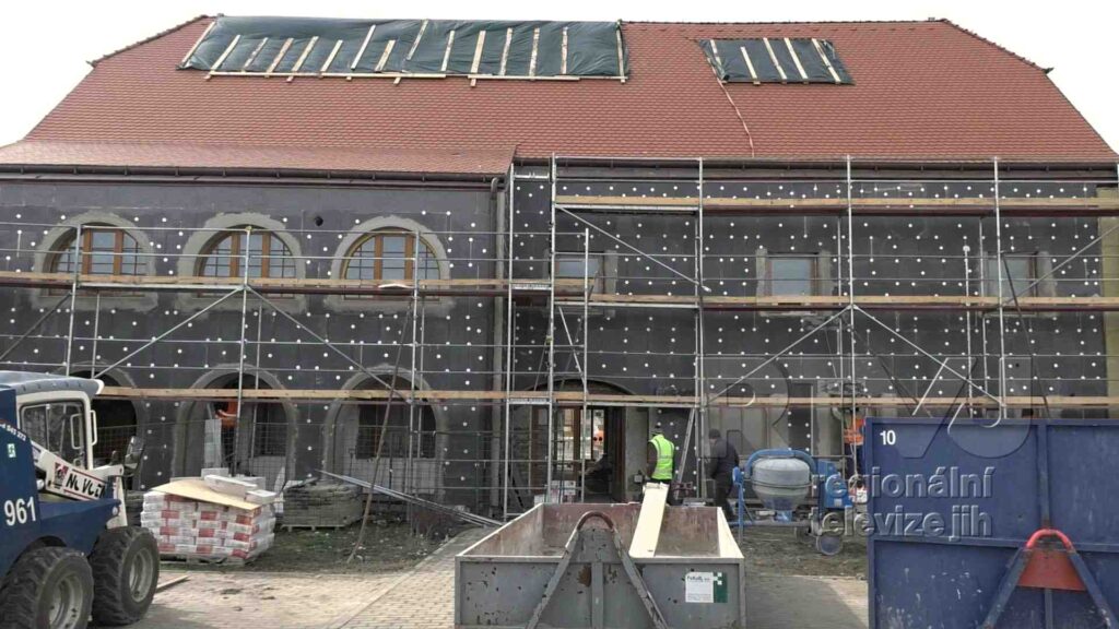 Moravská Nová Ves zahájila opravy na radnici i základní škole, foto 06