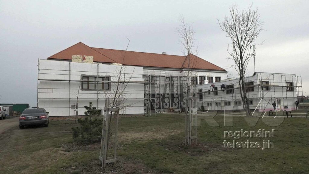 Moravská Nová Ves zahájila opravy na radnici i základní škole, foto 07