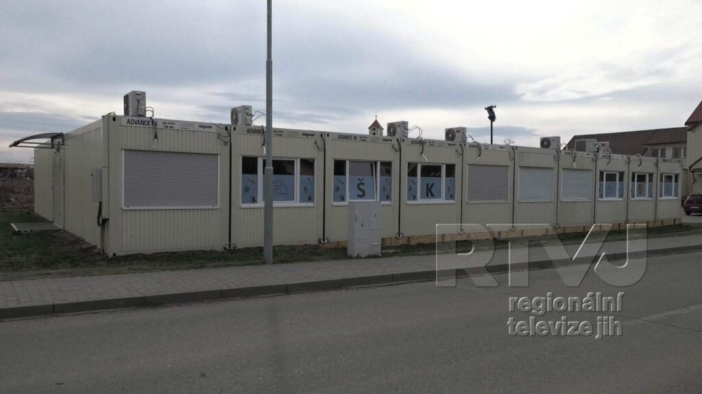 Moravská Nová Ves zahájila opravy na radnici i základní škole, foto 09