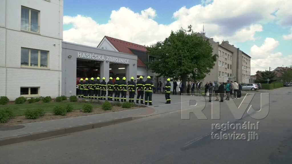 Nová hasičská zbrojnice v Hruškách byla slavnostně otevřena, foto 01