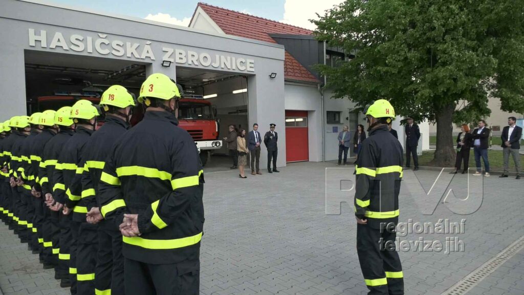 Nová hasičská zbrojnice v Hruškách byla slavnostně otevřena, foto 03