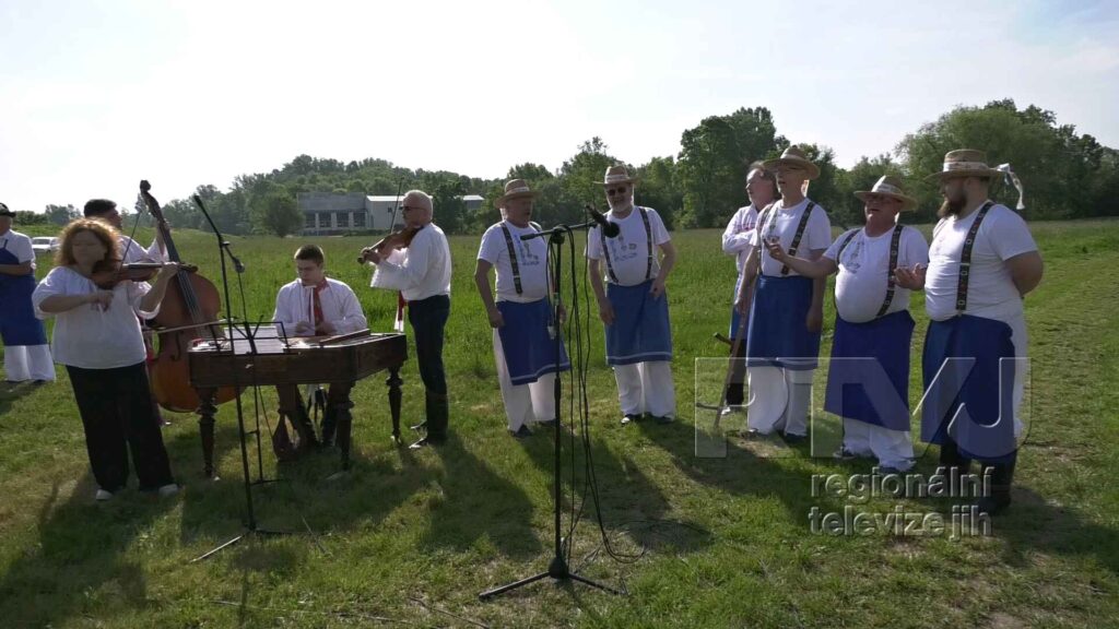 Sekáči v Bulharech soutěžili v délce pokosu i výšce stébla, foto 01
