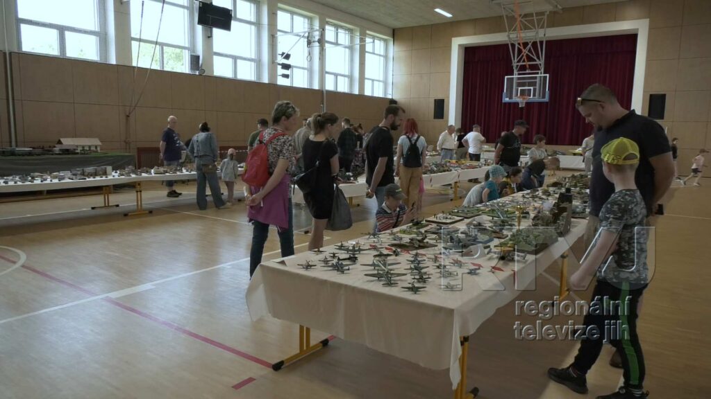 Modelářský kroužek z Moravské Nové Vsi představil unikátní model obce ze 13.století, foto 01