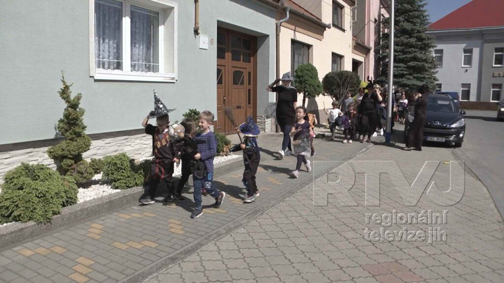 V Kosticích na čarodějnice dohlíželi hasiči, foto 02