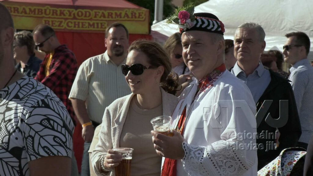 Folklorní soubory i kapela Fleret byli zlatým hřebem Dne lidových řemesel v Moravské Nové Vsi, foto 02