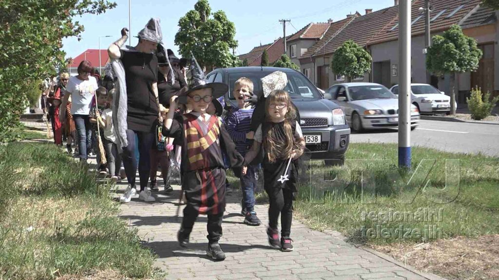 V Kosticích na čarodějnice dohlíželi hasiči, foto 03
