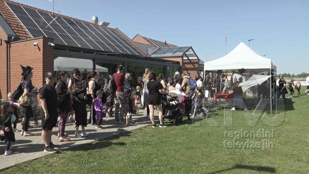V Kosticích na čarodějnice dohlíželi hasiči, foto 04
