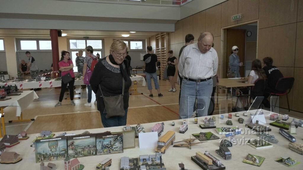 Modelářský kroužek z Moravské Nové Vsi představil unikátní model obce ze 13.století, foto 06