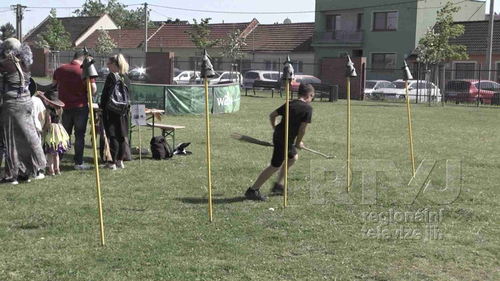 V Kosticích na čarodějnice dohlíželi hasiči, foto 07