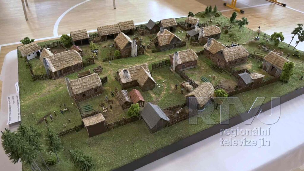 Modelářský kroužek z Moravské Nové Vsi představil unikátní model obce ze 13.století, foto 07