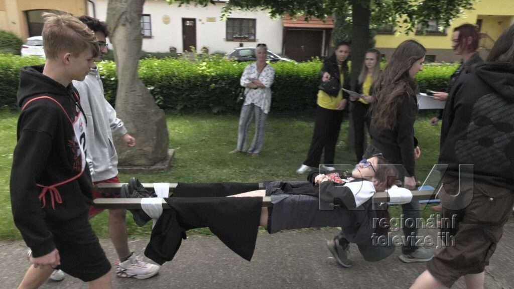 Mladí zdravotníci z I.stupně ZŠ postoupili do krajského kola soutěže ČČK, foto 09